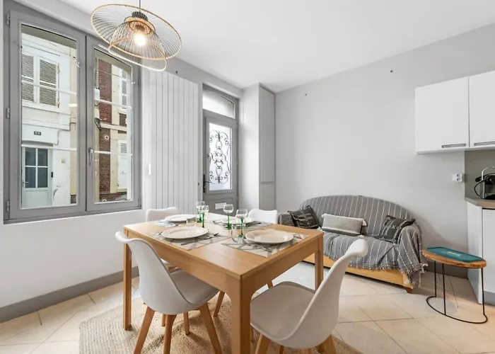 Semesterbostad La Maison De Roselyne 5 Pers 250m Du Centre